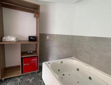 Deluxe Suite with Spa Bath