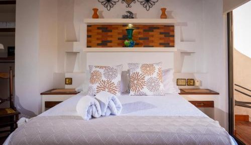 Deluxe Queen Suite