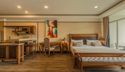 Superior Suite with Balcony