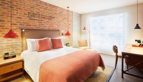 Metropolitan Deluxe Queen, Guest room, 1 Queen Bed, City view