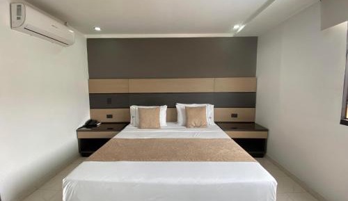 Deluxe Queen Room