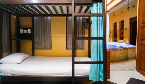 Bed in 10-Bed Mixed Dormitory Room