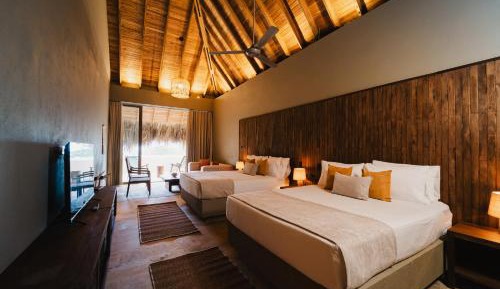 Superior Twin Queen Room with Sea View