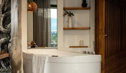 Suite with Spa Bath