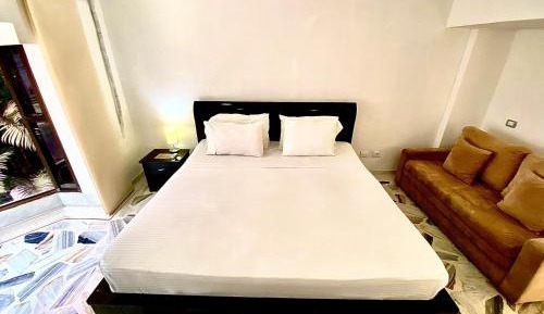 Deluxe King Studio