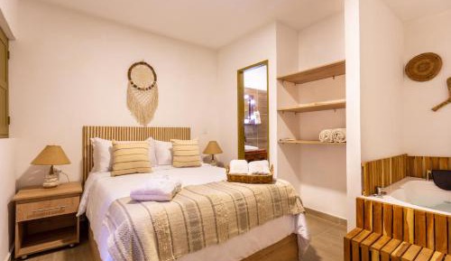 Deluxe Suite with Spa Bath