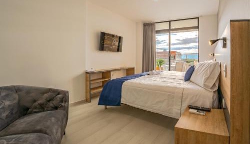 Deluxe Suite with Spa Bath