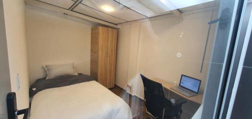 Standard Single Room with Shared Bathroom