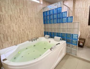 King Suite with Spa Bath