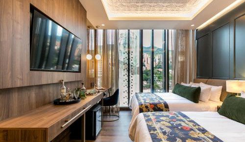 Deluxe Room with Two Double Beds - High Floor
