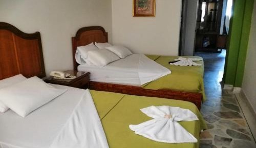 Deluxe Room (2 Adults + 1 Child)
