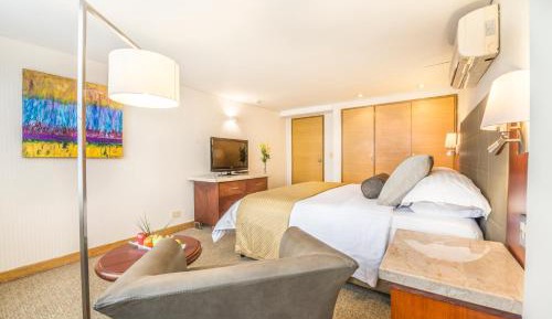 King Suite with Bathtub - Non-Smoking