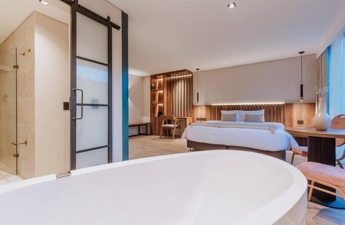 Las Lomas I Hotel | 1616 HOTEL