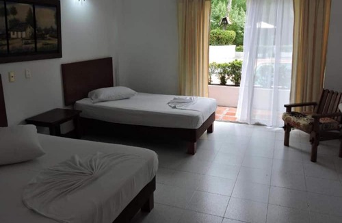 Caucasia Hotel | Hotel y Restaurante Mesón del Gitano