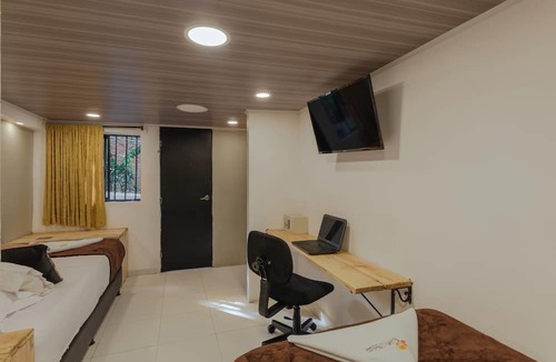 Los Naranjos Hotel | Casa Los Naranjos Hostal