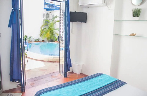 Cartagena Walled City Cabin | Hpt-sc2 Hotel Room In Getsemani With Pool, Breakfast And Wifi