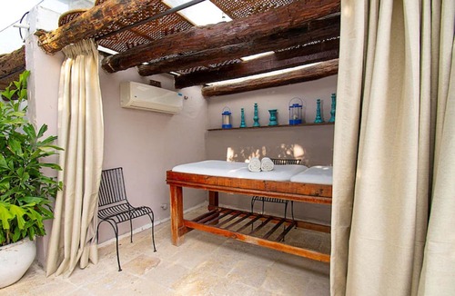 Cartagena Walled City Cabin | Hb-stf Boutique Hotel Room With Jacuzzi Air Conditioning And Wifi