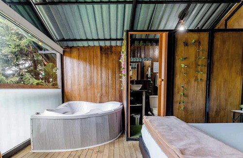 Guatape Cabin | Lakeview Cabin with Jacuzzi in Guatapé