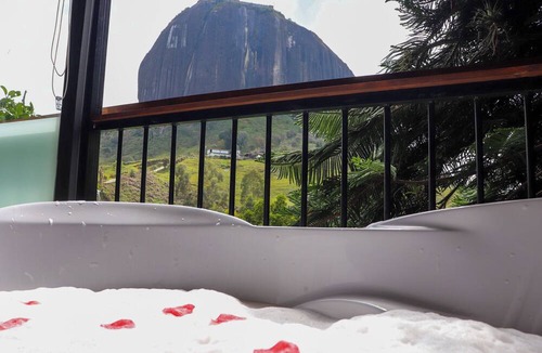 Guatape Cabin | Lakeview Cabin with Jacuzzi in Guatapé