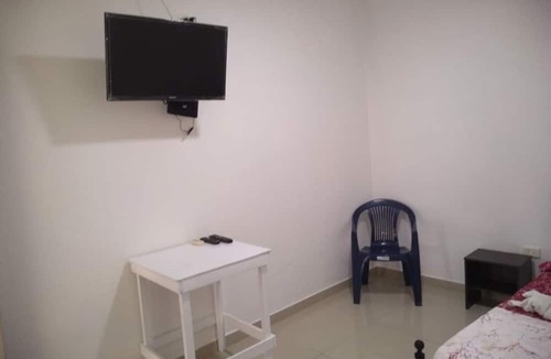 Sur Oriente House | Spacious room with air conditioning and private bathroom