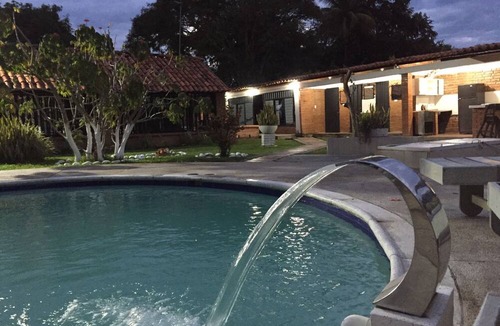 Toro Villa | Inviting 14-bed Villa, Sleeps 29, Parking