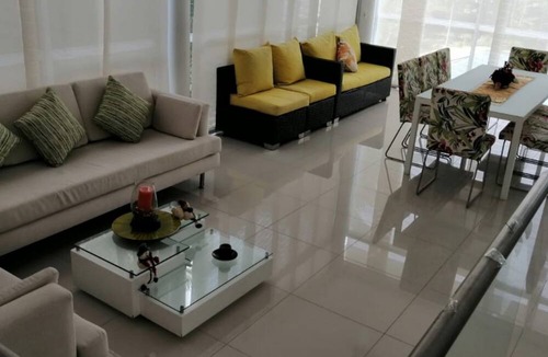 Girardot House | Casa Quinta Privada en Lagos del Peñón