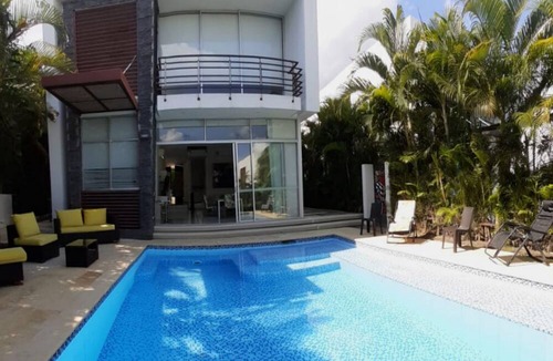 Girardot House | Casa Quinta Privada en Lagos del Peñón