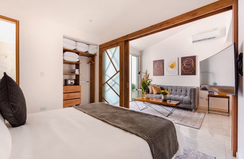 Granada Apartment | C A L Suites