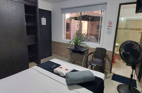 La America Hotel | Aparta Hotel Calasanz Home