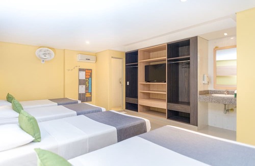 Metropolitana Hotel | Hotel 56 Avenue Plaza