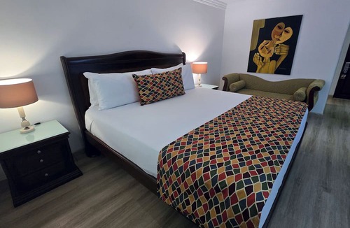 Quinta Paredes Hotel | Hotel Embassy Park