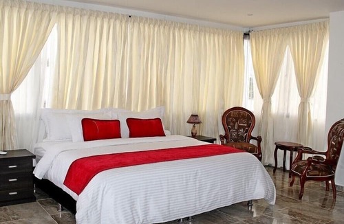 Tulua Hotel | Hotel Cafe Plaza