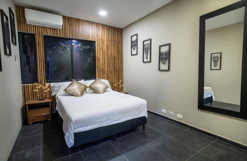 Zona Rosa Apartment | 6BD with Balcony Jacuzzi Next to LLERAS
