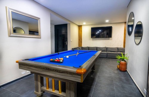 Zona Rosa Apartment | 6BD with Balcony Jacuzzi Next to LLERAS