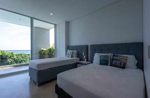 Porto Nao Villa | Tropical Villa w Pool Dock Access