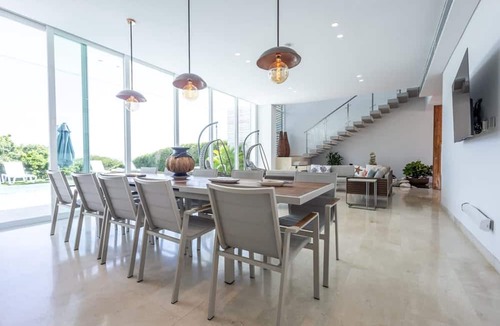 Porto Nao Villa | Tropical Villa w Pool Dock Access