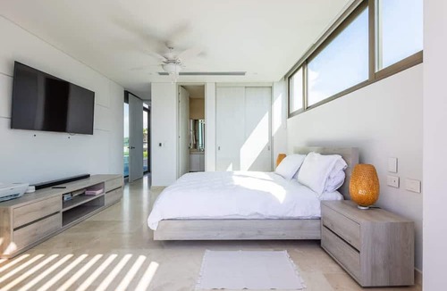 Porto Nao Villa | Bright Villa w Pool Outdoor Grill