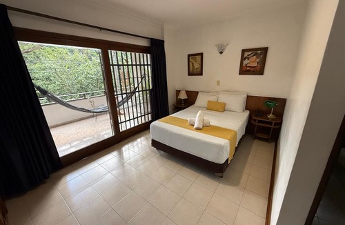Laureles Hotel | Hotel Balcones de Malibu