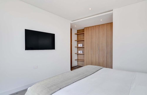 San Patricio Apartment | Beautiful 1BR Balcony in Santa Barbara