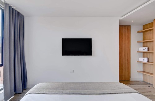San Patricio Apartment | Beautiful 1BR Balcony in Santa Barbara