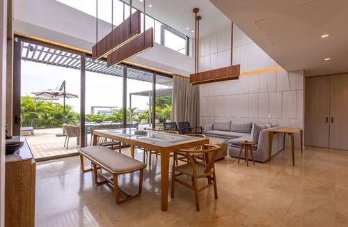 Porto Nao Villa | Coastal Villa w Dock Access Pools