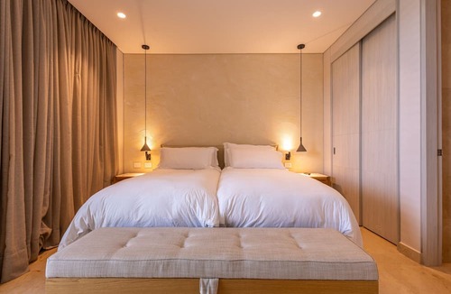 Porto Nao Villa | Coastal Villa w Dock Access Pools