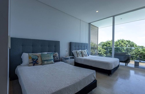 Porto Nao Villa | Tropical Villa w Pool Dock Access