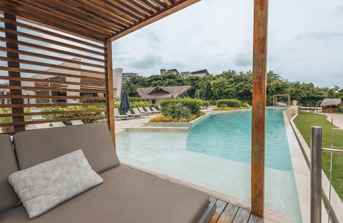 Porto Nao Villa | Tropical Villa w Pool Dock Access