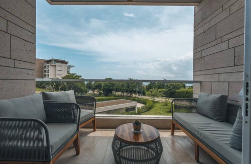 Porto Nao Apartment | Seaside 3BR Retreat w Terrace Beach Access