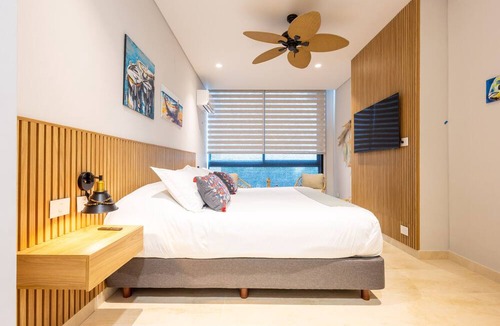 Porto Nao Apartment | Seaside 3BR Retreat w Terrace Beach Access