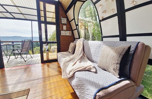 Guarne Cottage | Lakeside Glamping With View, Fire Pit & Hammock