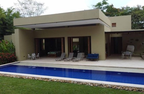 Anapoima House | Yeguas Y64 by Wynwood House