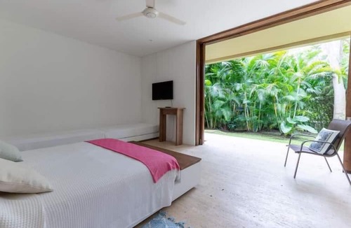 Anapoima House | Yeguas Y64 by Wynwood House
