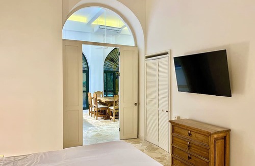 Centro Hotel | by Calamari Homes - El Porvenir